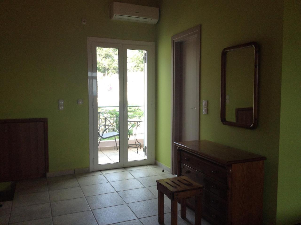 Dogis Retreat Apartment Agia Efimia Ngoại thất bức ảnh